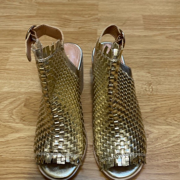 Very Volatile Woven Gold Metallic Starla Heeled Sandal - Picture 1 of 6